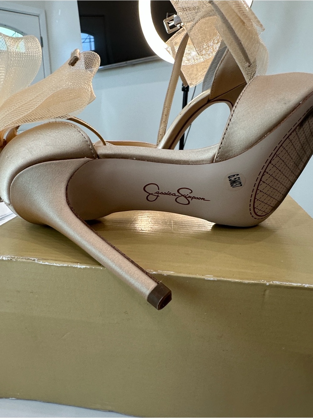 Elegant Gold Ankle-Tie Pointed-Toe Heels - Picture 2 of 6